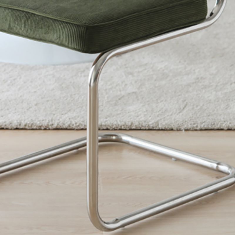 16.54 "広いスカンジナビアスタイルのシングルソファチェア固定されたバックされた腕のない椅子