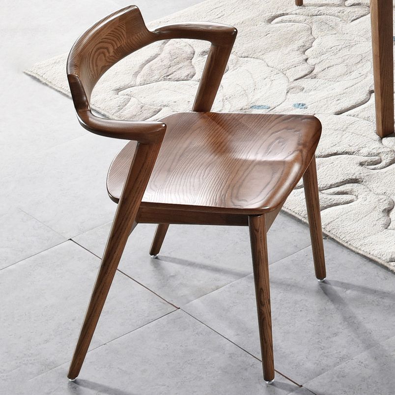 Vaste houten eetstoel Traditionele eetkamerstoel voor thuis