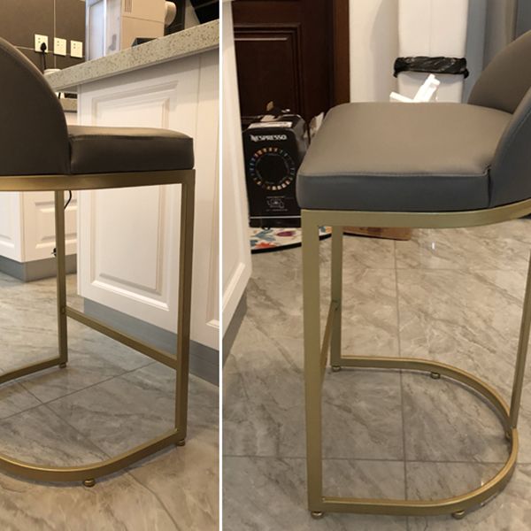 Glam Faux Leather Counter Height Stool Metal Bar Stool Bar Stool with Footrest Clearhalo 'Bar Furniture' 'Bar Stools' 'bar_stools' 'furn' 'furn_bar_stools' 'Furniture' 'Kitchen & Dining Furniture' 1200x1200_1802f382-1ac8-43de-9469-1eb2e305761d