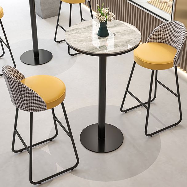 Taburete de barra de cubo de la silla de reposapiés de cuero moderno con base negra