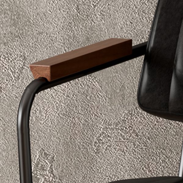 インダストリアルスタイルのアームチェアレザーホーム用オープンバックダイニングチェア