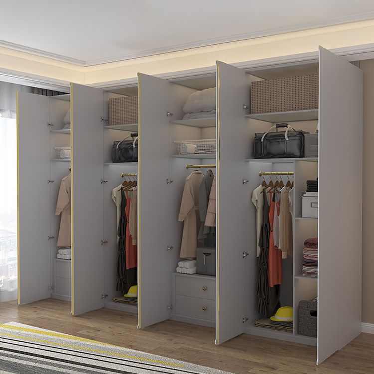 Armadio in legno di colore grigio armadio in stile contemporaneo con porta incernierata