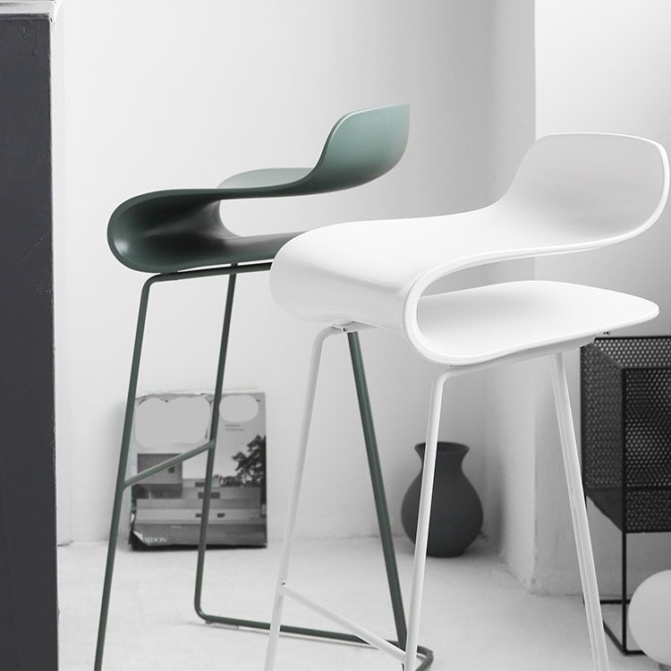 Tabouret de bar en plastique contemporain tabouret de dos bas avec base en métal pour le salon