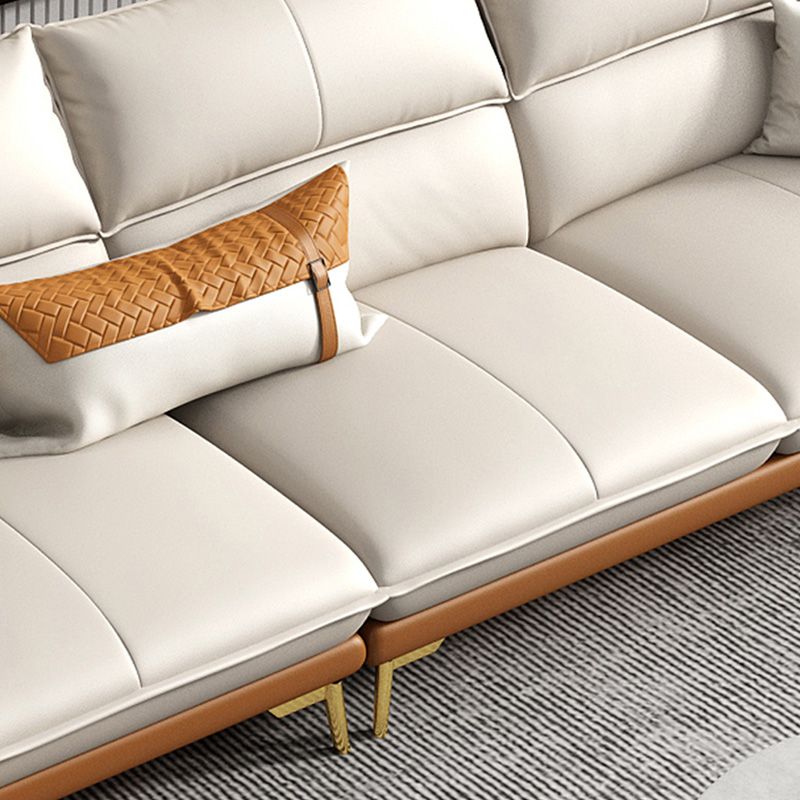 Glam lederen woonkamer zitplaatsen wijd uitlopende armkussens witte bank