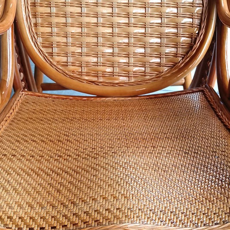 Traditionele schommelstoel Rattan Frame Solid Color Inbuilt-in armleuning Indoor schommelstoel