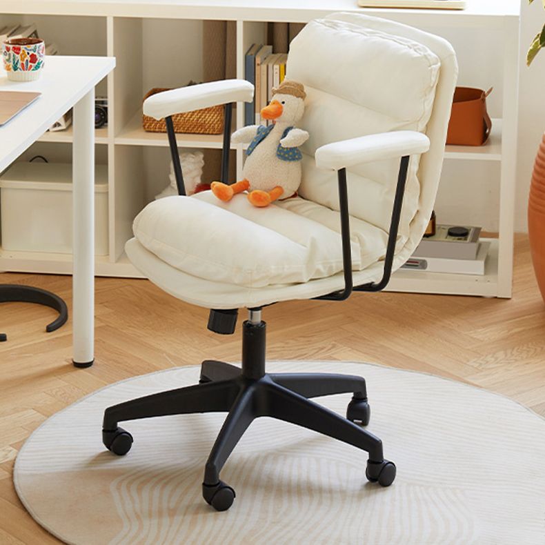 Silla de escritorio de brazos acolchados modernos silla de cuero para tareas de cuero para oficina