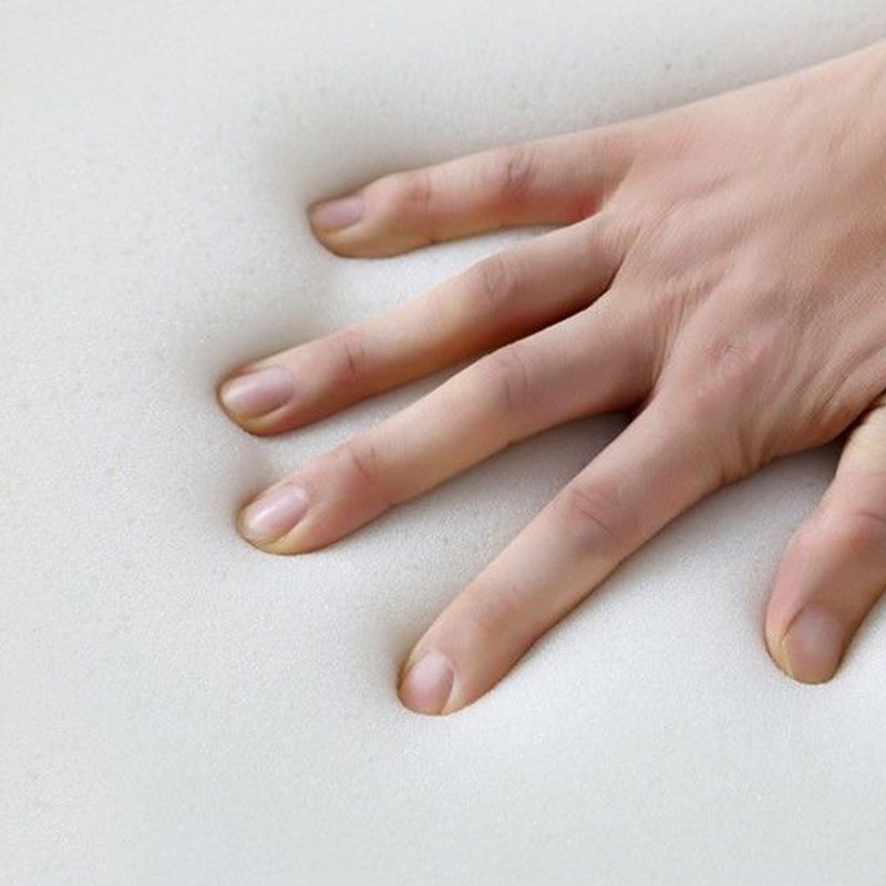 モダンな枕カバーのフェイクレザーセクション、4-クッション断面ソファ、、ダークグレー