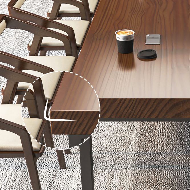 Scrivania rettangolare marrone da ufficio contemporaneo con gambe metalliche