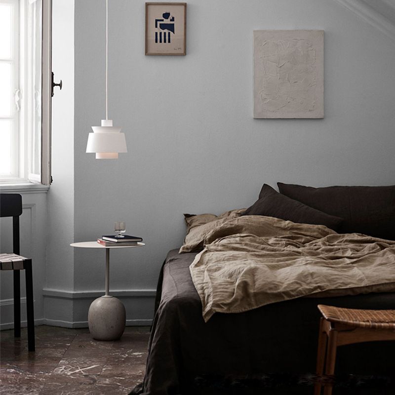 丸いメタルテーブル大理石の台座ベース中世のモダンスタイルのサイドテーブル