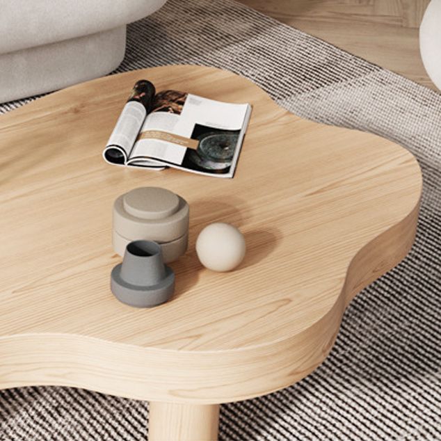 Tavolino in legno massiccio di forma libera con 3 gambe tavolo da cocktail