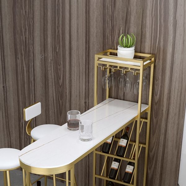 Hedendaagse bistro accent eettafel steen en metalen staaftafel met wijnrek