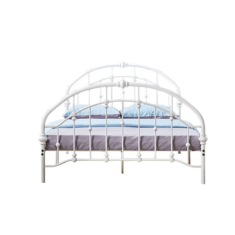 Letto a cornice di ferro standard con testiera arcuata e gambe metalliche