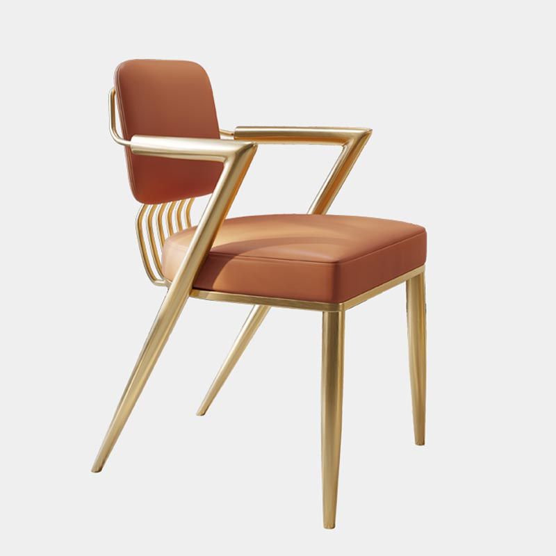 グラム布張りのダイニングアームチェアレザーレザーダイニングチェアと金色の脚