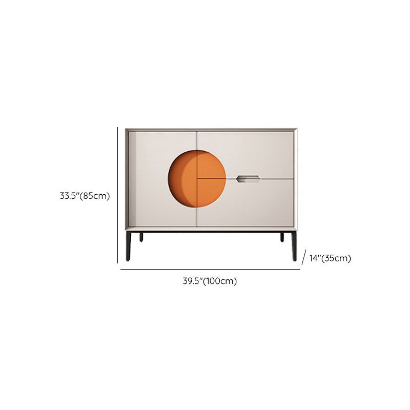 Scheda laterale in legno di credenza in stile glam con armadi e cassetti