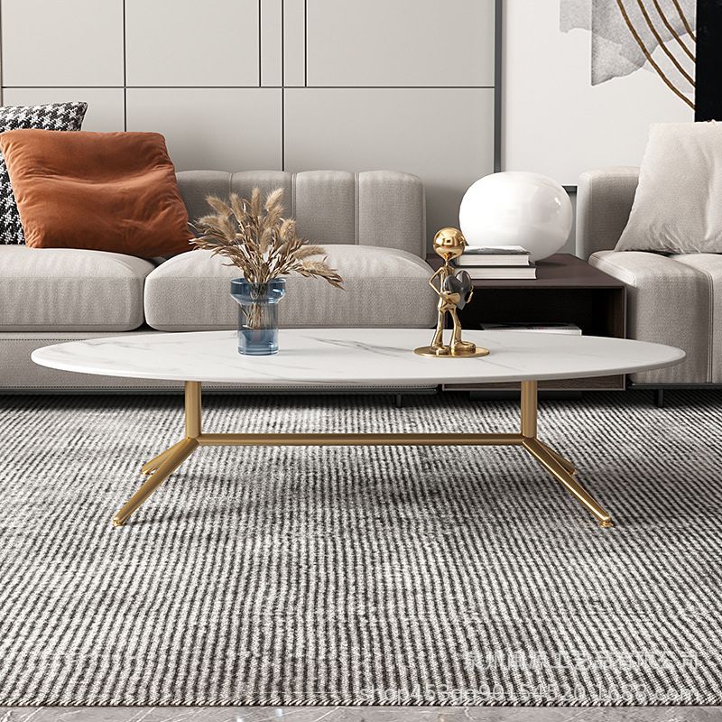 Mesa de centro estilo Glam con tapa de piedra ovalada y base de caballete de acero