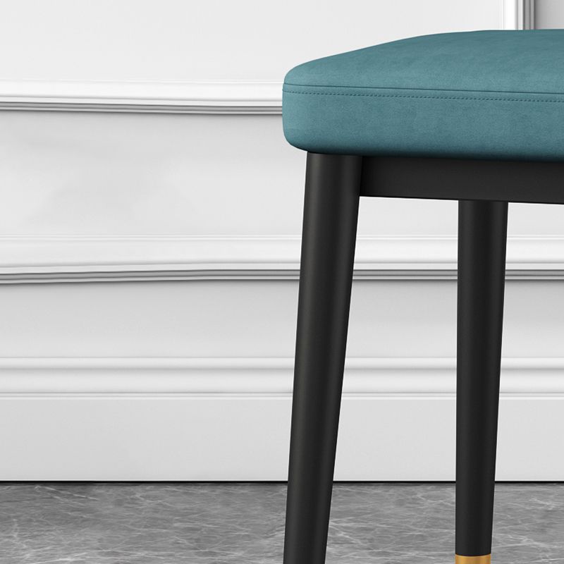 Elegante ottomano in finto ottomano a colori solidi resistenti a sgabello quadrato