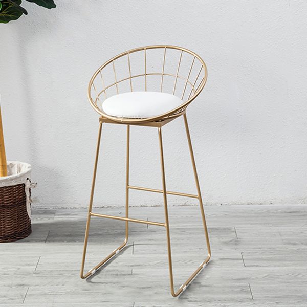 Contemporary Round Pub Table Set with Metal Stools 1/3/5 Pieces Pine Wood Top Bar Set Clearhalo 'Bar Furniture' 'furn' 'furn_home_bar_bar_sets' 'Furniture' 'Home Bars & Bar Sets' 'home_bar_bar_sets' 'Kitchen & Dining Furniture' 1200x1200_1ba3e1e7-4367-45d6-a69b-0f69b34050be