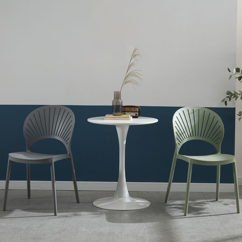 Stapelbare armloze eetkamerstoel Scandinavische plastic eetkamerstoelen