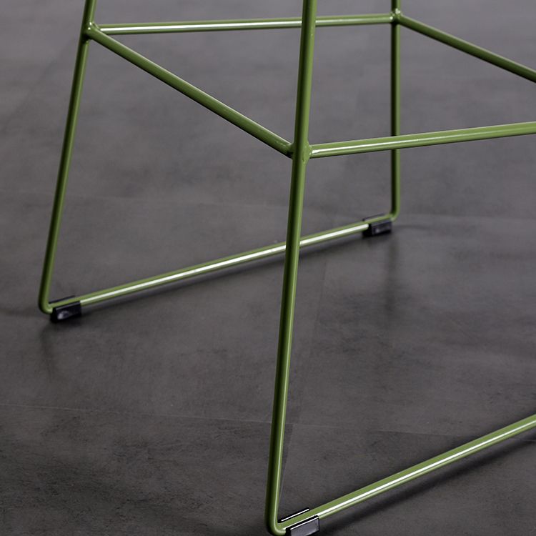 Taburete de barra sin brazo de plástico de plástico contemporáneo con base de metal