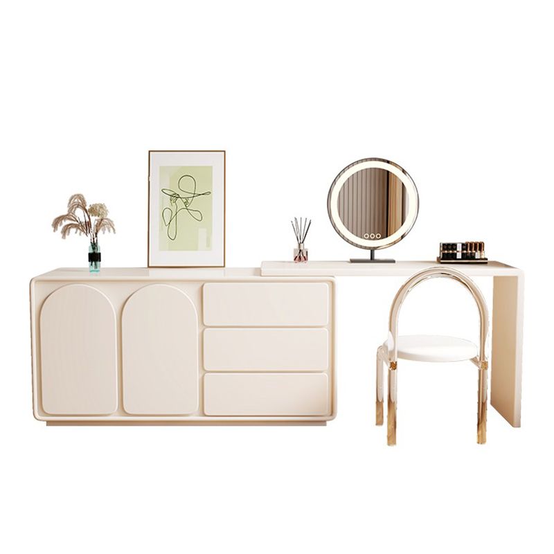 Eigentijdse wit verlichte spiegel slaapkamer met lade ijdelheid kleedtafel