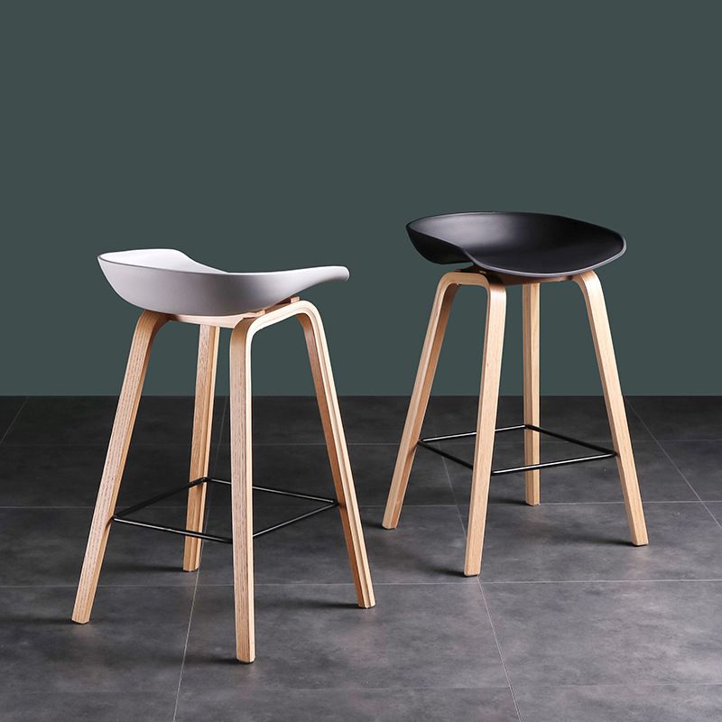 Modern Style Solid Wood Bar Stool with Footrest Low Back Stylish Bar Stool Clearhalo 'Bar Furniture' 'Bar Stools' 'bar_stools' 'furn' 'furn_bar_stools' 'furniture_bar_stools' 'Kitchen & Dining Furniture' 'kitchen&dining_furn' 'kitchen' 'kitchen_furn' Furniture' 1200x1200_1c6c3e8f-5b8c-47e3-9332-a5f9638effc8
