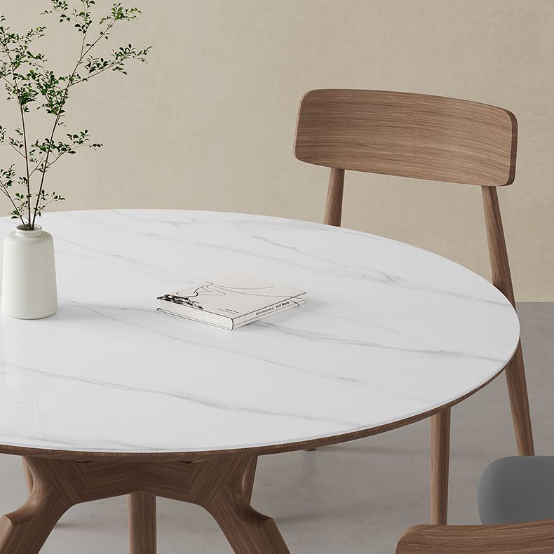 Eigentijdse ronde witte stenen eettafel met massief houten schroefdeksel