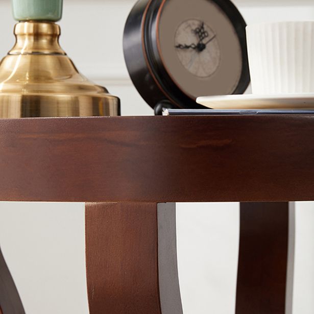 Tableau de côté traditionnel en bois rond 23,6 "Table de bout à 4 jambes de haut avec étagère