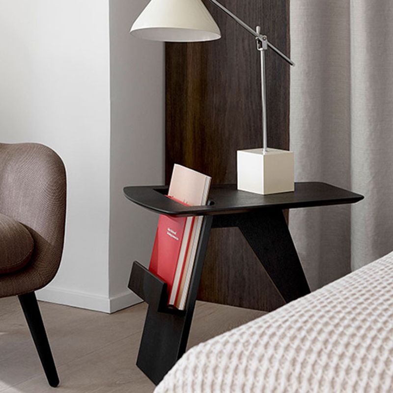 ソリッドウッドアブストラクトサイドテーブルナチュラル/ブラック22.44インチ幅のエンドテーブル