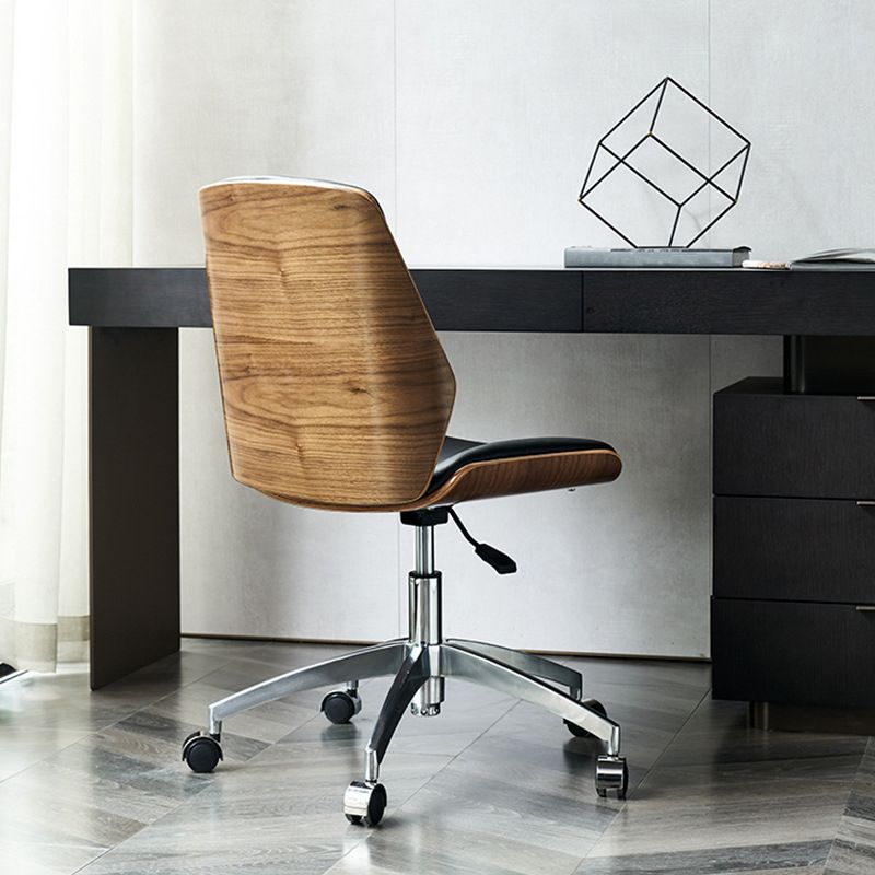 Sedia da scrivania moderna sedia conferenza in pelle sedia a metà retro con ruote