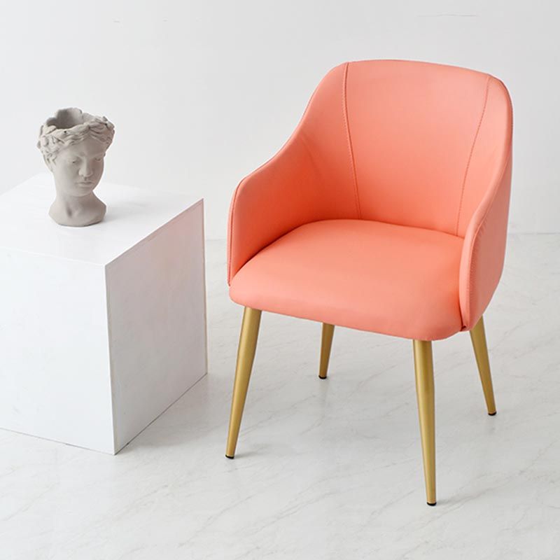 Chaise de bras rembourré Glam Glam Dining Arm Ferme avec des jambes dorées pour la maison