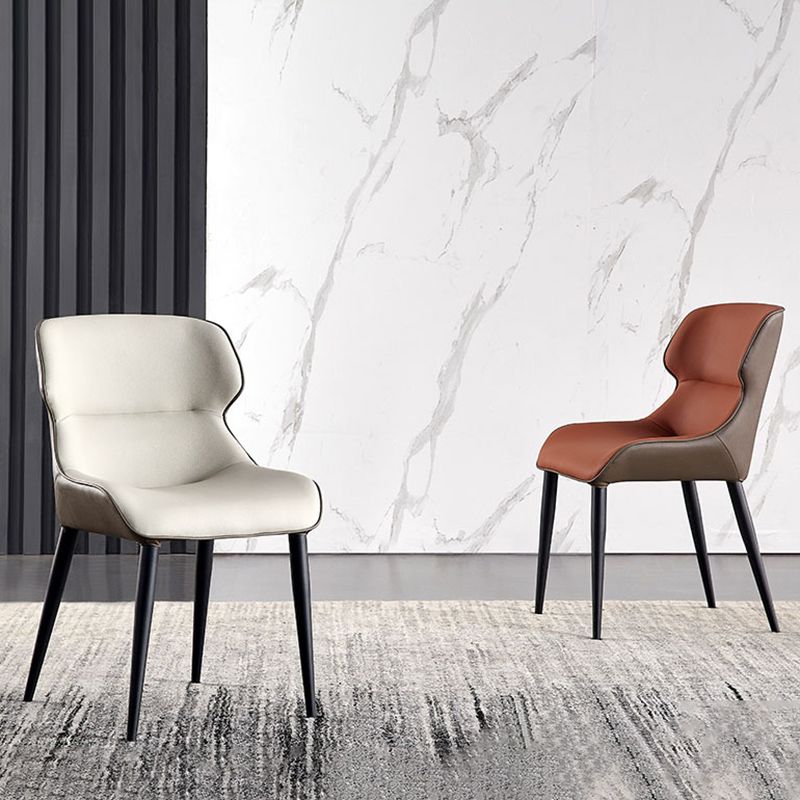 工業スタイルのフェイクレザーチェアアームサイドチェアと金属製の脚