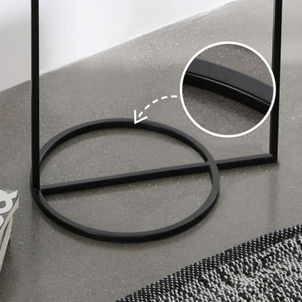 Zeitgenössischer Metall am Nachttisch am Nachttisch