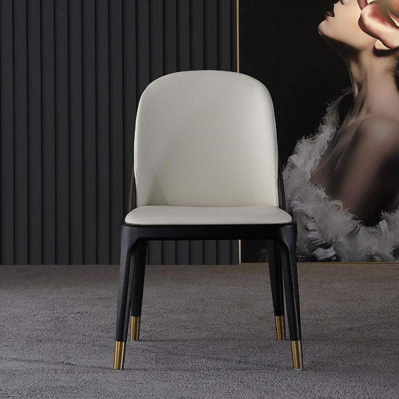 Glam -stijl lederen zijkant houten frame binnen eetkamerstoel