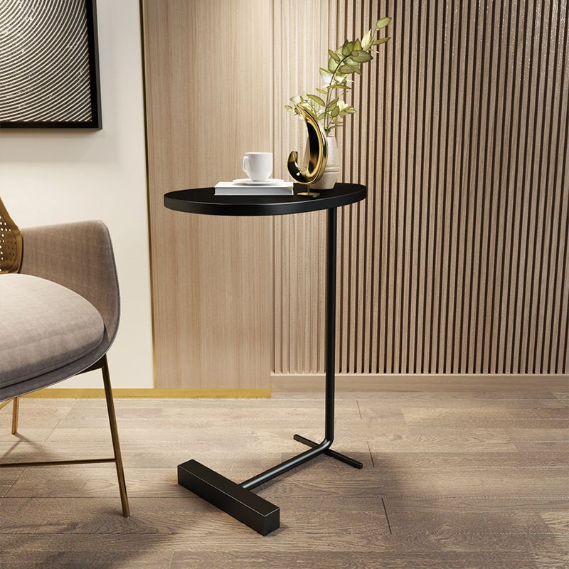 Mesa geométrica de mesa lateral modernista C de metal C con tapa de mármol