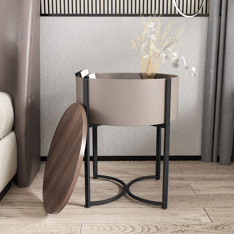 Modern imitatie hout nachtkastje moderne metalen ronde accent tafel nachtkastje met benen