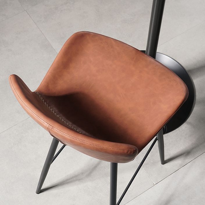 Taburete contemporáneo de barras de cuero PU para barra de cocina con barras de metal con patas de metal
