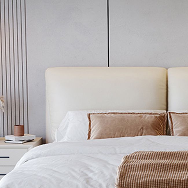 金属製の脚のある現代の本物の革のベッドフレームベージュ標準ベッド