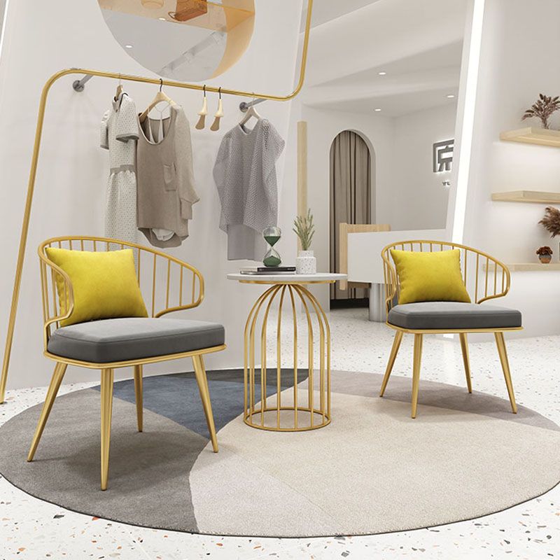 スカンジナビアスタイルのウィンザーバックチェアアームレス布張りサイドチェア