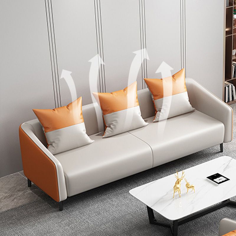 現代オレンジソファフェイクレザータキシードアームソファとアパート用の枕