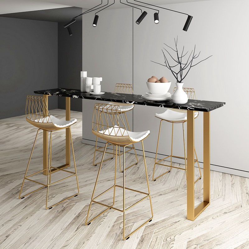 Stenen balktafel traditionele luxe rechthoekige bar eettafel met sleeënbasis in goud