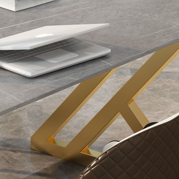 工業スタイルのライティングデスク長方形の焼結石オフィスデスクと金属ベース