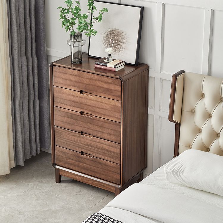 Mid-Century Modern Walnut Chest with 5 Drawers Rectangle Chest in Brone Clearhalo 'Cabinets & Chests' 'cabinets_chests' 'furn' 'furn_cabinets_chests' 'Furniture' 'Living Room Furniture' 1200x1200_1f7ab4cb-164c-443c-bc29-9ff005919a87