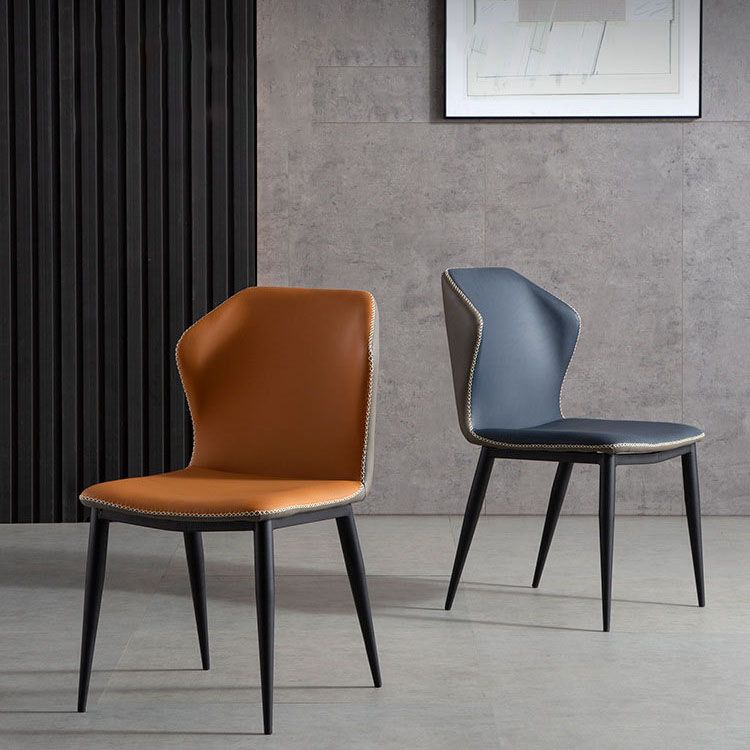 Sedia da pranzo in pelle moderna per sala da studio.