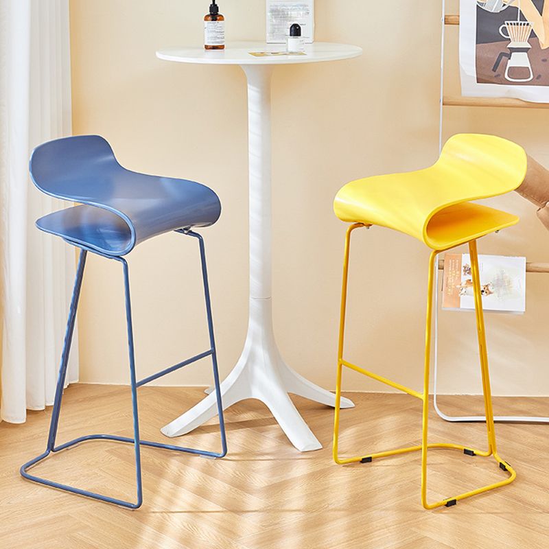 Contemporary Bar Stool Plastic Counter Bar Stool with Metal Legs Clearhalo 'Bar Furniture' 'Bar Stools' 'bar_stools' 'furn' 'furn_bar_stools' 'Furniture' 'furniture_bar_stools' 'Kitchen & Dining Furniture' 1200x1200_1fffd5ed-196b-40df-b1cd-eafd19b830a9