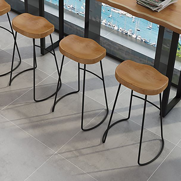 Solid Wood Top Bar Counter Industrial Rectangle Bar Counter with Black Base Clearhalo 'Bar Furniture' 'Bar Tables' 'bar_tables' 'Furniture' 'furniture_bar_tables' 'Kitchen & Dining Furniture' 1200x1200_2034c1ee-c2c0-4fb4-a375-f14b4d256417