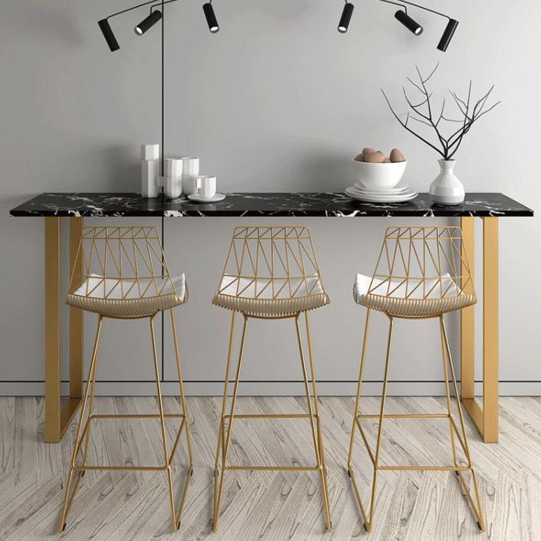 Stenen balktafel traditionele luxe rechthoekige bar eettafel met sleeënbasis in goud