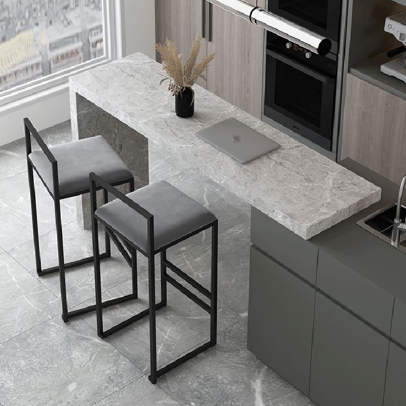 Negozio di gioielli contemporanei con bancono