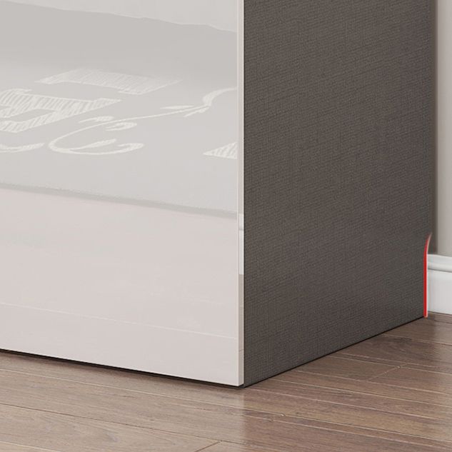 Guardaroba a specchio bianco armadio ingegnerizzato in legno.