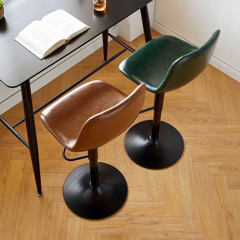 Tabouret de comptoir sans accoudoirs à dossier industriel, tabouret de bar réglable en fer avec coussin en cuir