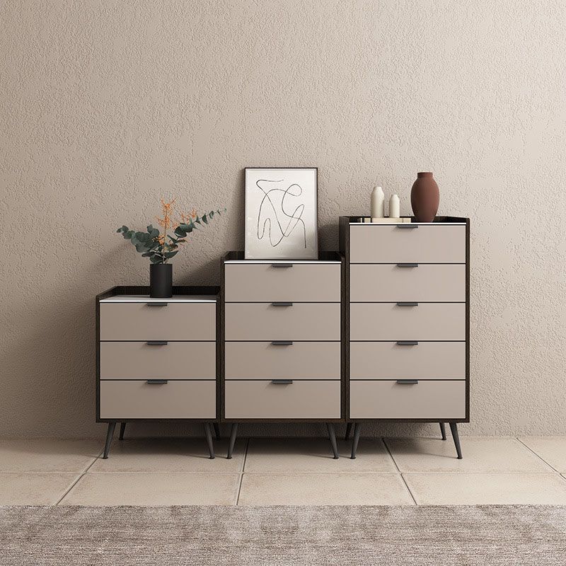 Cassettiera verticale in pietra per camera da letto contemporanea con cassetti